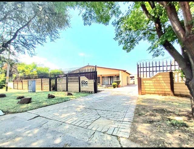 4 BEDROOM HOUSE FOR SALE IN NEW REDRUTH